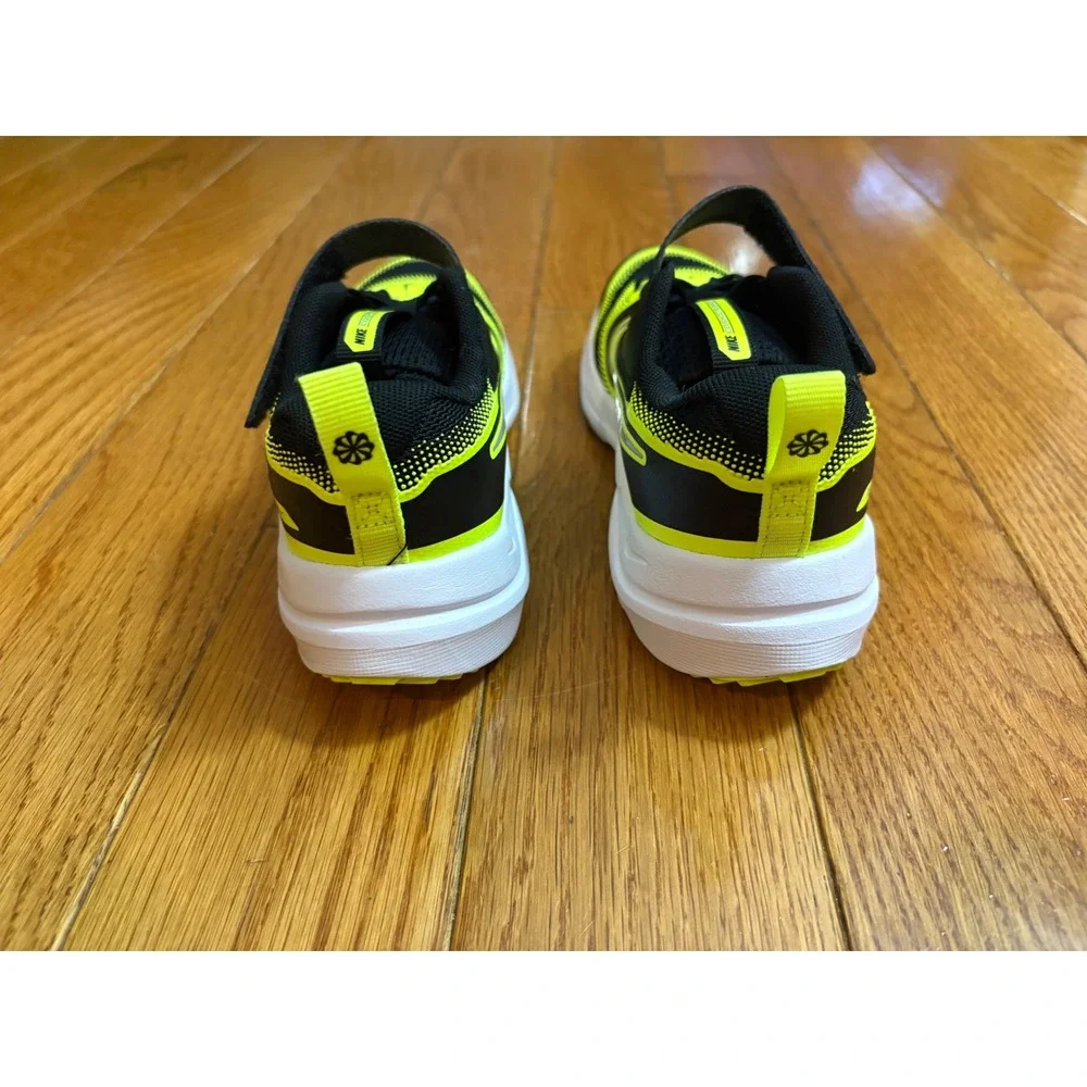 NWOT Nike Cosmic Runner Kids Black Volt White Sneakers HM4400-005 Size 13C